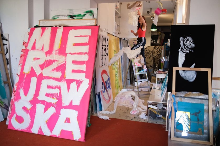 Strona internetowa artystki http://www.artxy.eu/