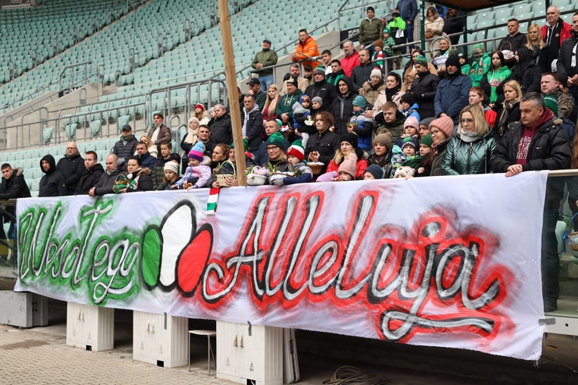 Święcenie pokarmów na Tarczyński Arena.