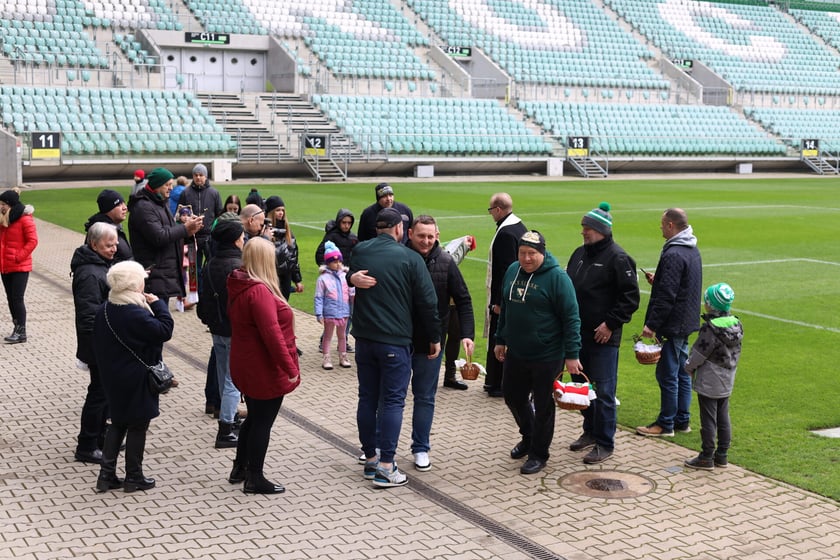 Święcenie pokarmów na Tarczyński Arena.