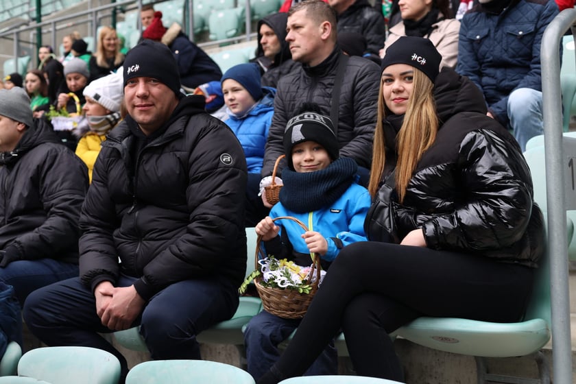 Święcenie pokarmów na Tarczyński Arena.