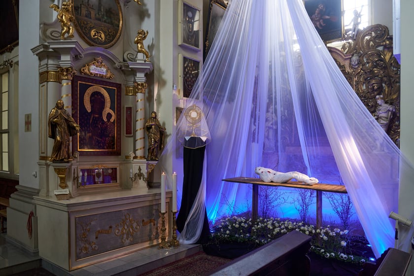 Gr&oacute;b Pański w kościele św. Antoniego z Padwy (Paulini)