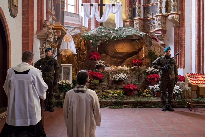 Gr&oacute;b Pański w kościele św. Elżbiety Węgierskiej (kości&oacute;ł garnizonowy)