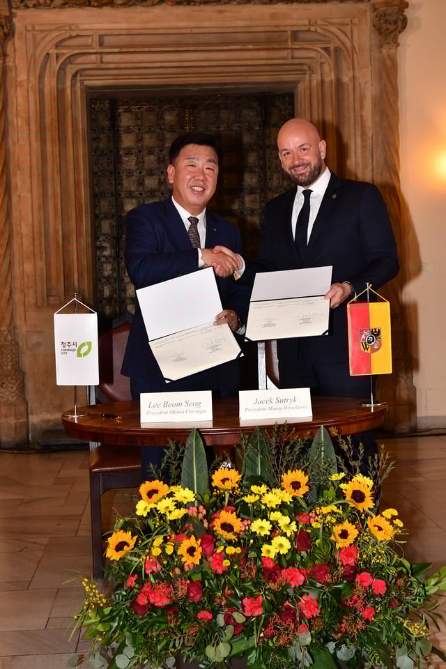 W czwartek 13 kwietnia podpisano umowę o partnerskiej wsp&oacute;łpracy Wrocławia z południowokoreańskim Cheongju