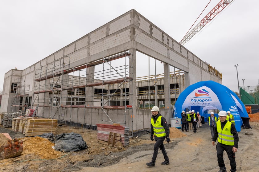 Budowa aquaparku przy ulicy Wilanowskiej, wmurowanie kamienia węgielnego i kapsuły czasu, 18.04.2023