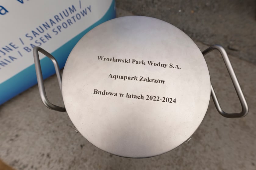 Budowa aquaparku przy ulicy Wilanowskiej, wmurowanie kamienia węgielnego i kapsuły czasu, 18.04.2023