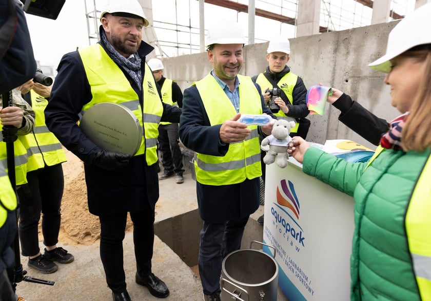 Budowa aquaparku przy ulicy Wilanowskiej, wmurowanie kamienia węgielnego i kapsuły czasu, 18.04.2023