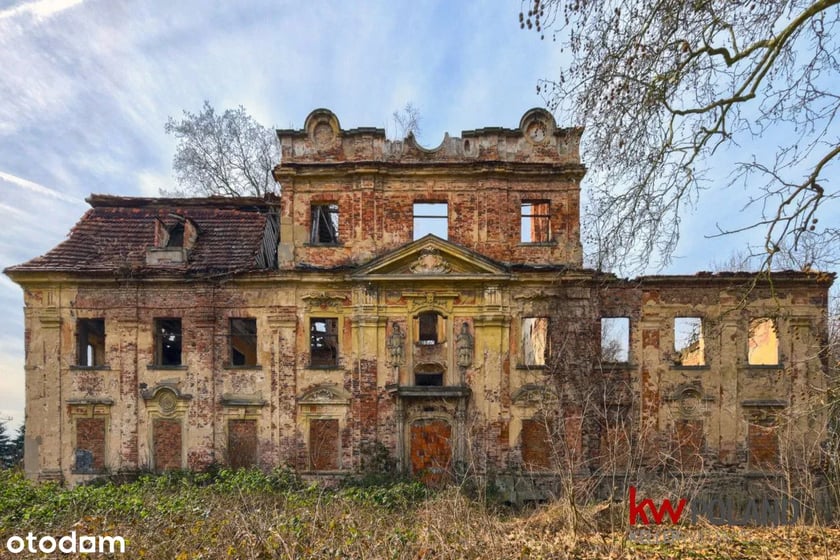 Na sprzedaż zabytkowy zesp&oacute;ł pałacowo - folwarczny&nbsp;z I połowy XVIII wieku wraz z parkiem krajobrazowym.