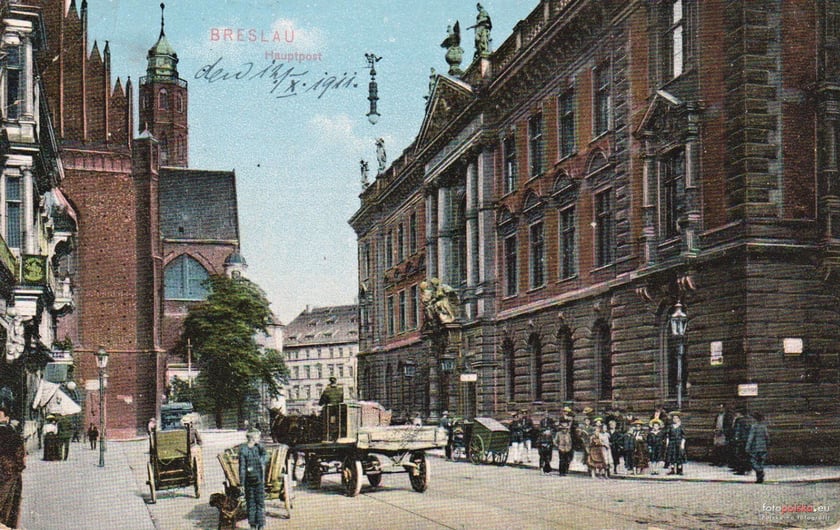 1903 r. ulica Wita Stwosza z budynkiem poczty, po lewej kościół św. Wojciecha