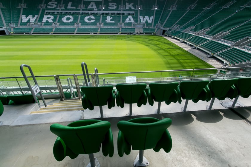 Aktywny status podatnika
wejście na lodowisko lub zwiedzanie stadionu dla osoby dorosłej (możesz bezpłatnie skorzystać tylko z 1 z 2 dostępnych atrakcji)
Aktywny Status MAX&nbsp;
&nbsp;
zwiedzanie stadionu dla osoby dorosłej&nbsp;wraz z osobą towarzyszącą lub wejście na lodowisko tylko dla posiadacza Statusu MAX (możesz bezpłatnie skorzystać tylko z 1 z 2 dostępnych atrakcji)