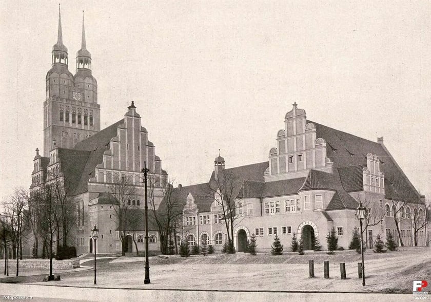 Kości&oacute;ł św. Pawła przy placu Strzegomskim. Wysadzony w powietrze przez wojska niemieckie w 1945 roku. Na jego miejscu znajduje się dziś Dolmed.