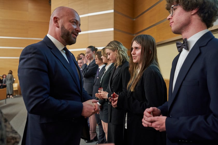 Rozdanie nagr&oacute;d&nbsp;&bdquo;Logo Szkoły&rdquo; i&nbsp;&bdquo;Srebrna Sowa&rdquo; dla laureat&oacute;w i finalist&oacute;w olimpiad na r&oacute;żnych etapach