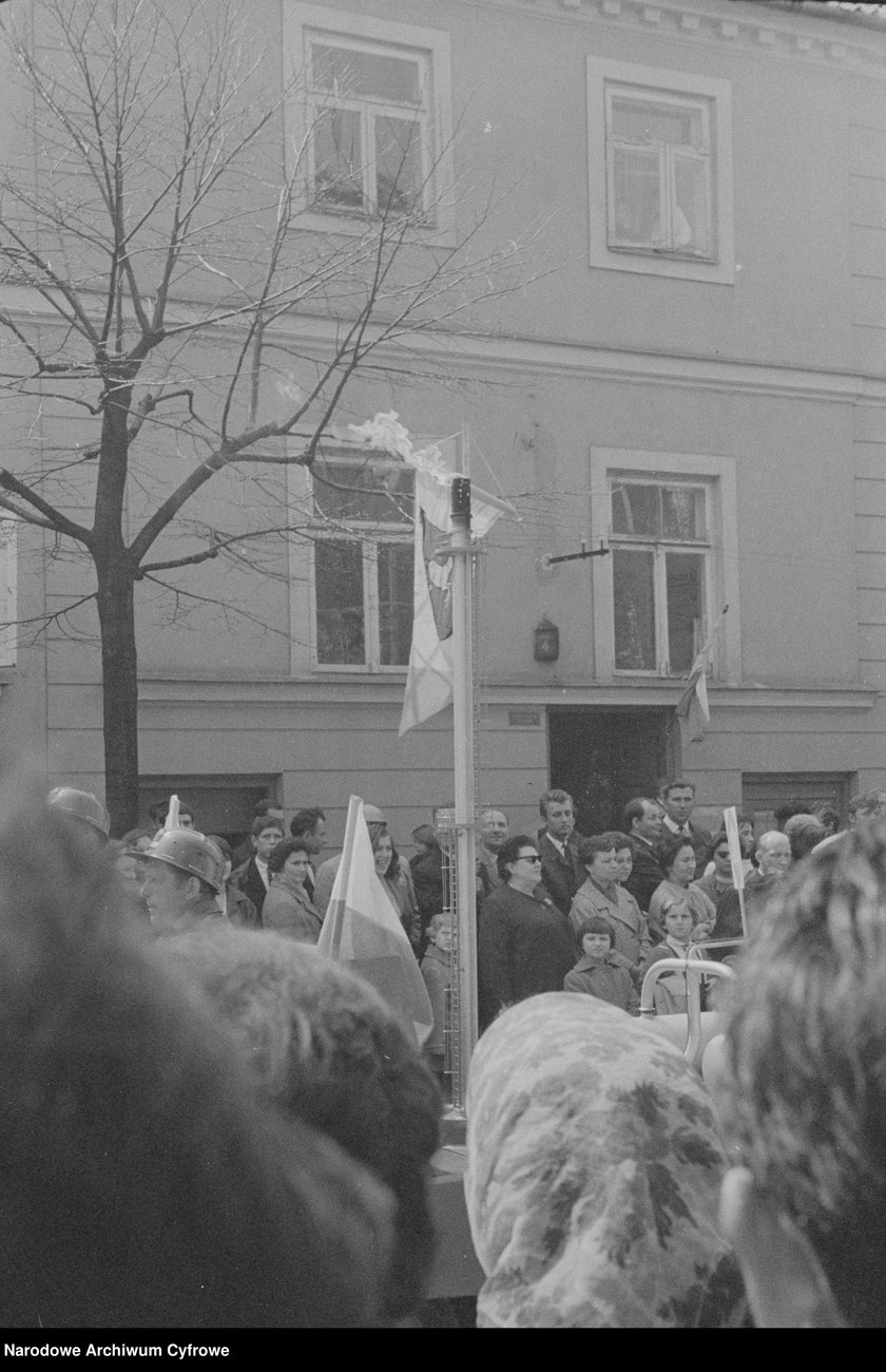 Poch&oacute;d pierwszomajowy. Zbiory z archiwum fotograficznego Wojciecha Tuszko