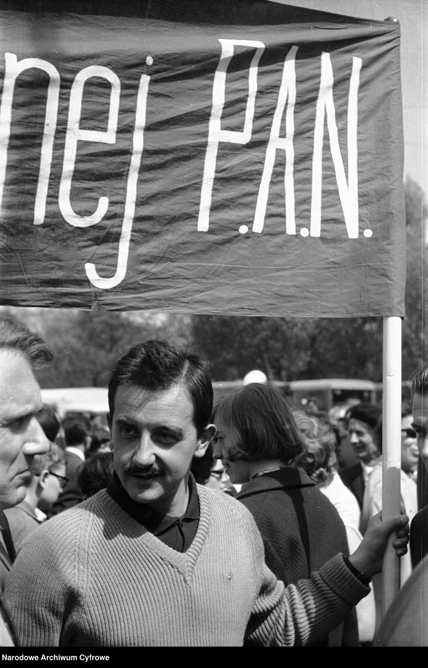 Poch&oacute;d pierwszomajowy.&nbsp;