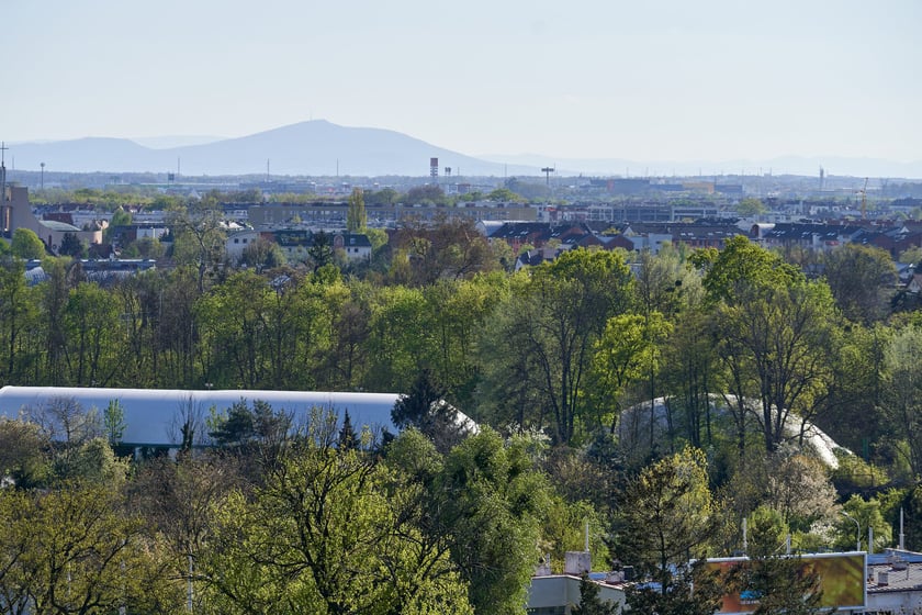Panorama Wrocławia z perspektywy Krzyków - maj 2023
