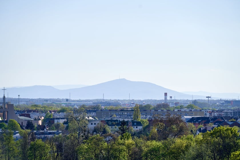 Panorama Wrocławia z perspektywy Krzyków - maj 2023