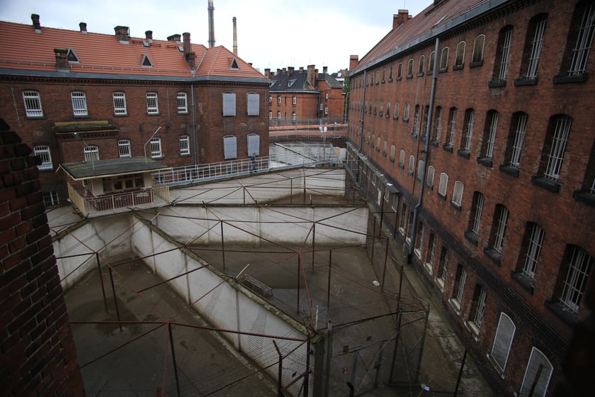 Zdjęcia ze środka Zakładu Karnego nr 1 przy ul. Kleczkowskiej we Wrocławiu