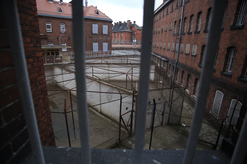Zdjęcia ze środka Zakładu Karnego nr 1 przy ul. Kleczkowskiej we Wrocławiu