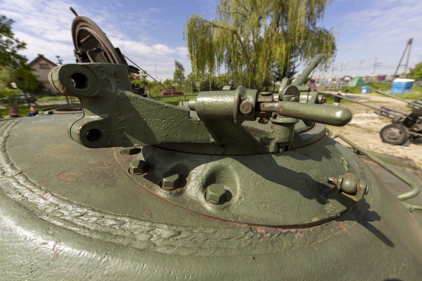 Czołg, SKOT i armaty! Nowe niezwykłe eksponaty Społecznego Muzeum Militarnego przy ul. Pełczyńskiej we Wrocławiu