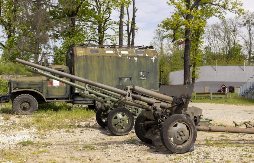 Czołg, SKOT i armaty! Nowe niezwykłe eksponaty Społecznego Muzeum Militarnego przy ul. Pełczyńskiej we Wrocławiu