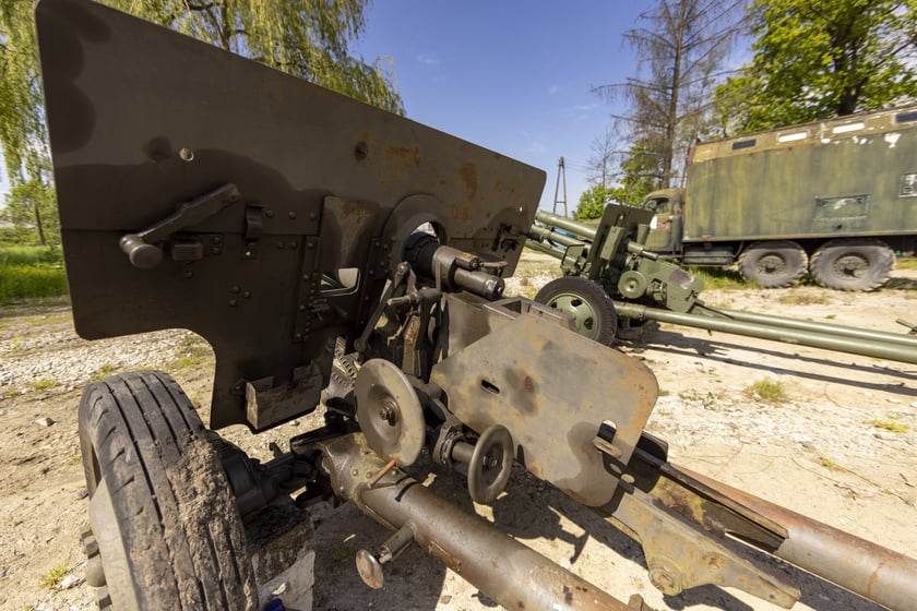 Czołg, SKOT i armaty! Nowe niezwykłe eksponaty Społecznego Muzeum Militarnego przy ul. Pełczyńskiej we Wrocławiu