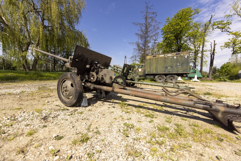 Czołg, SKOT i armaty! Nowe niezwykłe eksponaty Społecznego Muzeum Militarnego przy ul. Pełczyńskiej we Wrocławiu