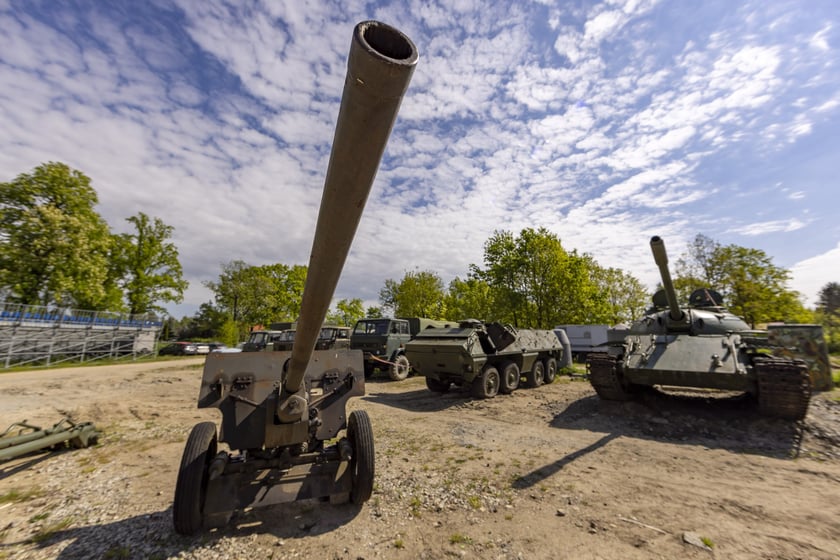 Czołg, SKOT i armaty! Nowe niezwykłe eksponaty Społecznego Muzeum Militarnego przy ul. Pełczyńskiej we Wrocławiu