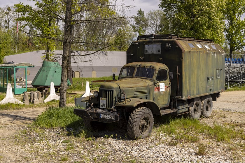 Czołg, SKOT i armaty! Nowe niezwykłe eksponaty Społecznego Muzeum Militarnego przy ul. Pełczyńskiej we Wrocławiu