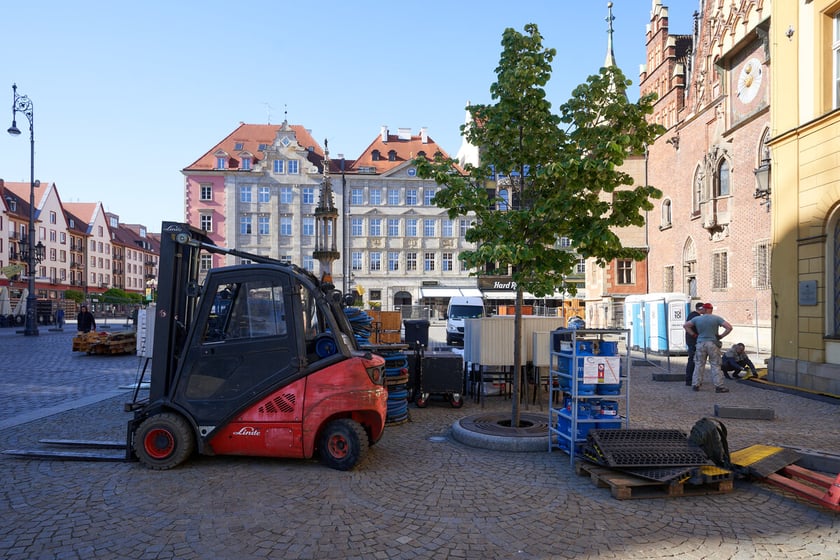 Rozstawianie Jarmarku Świętojańskiego, Wrocław 12 maja 2023