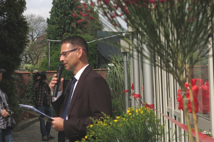 Konferencja z okazji udostępnienia zwiedzającym nowych szklarni w Ogrodzie Botanicznym. Na zdjęciu prof. Zygmunt Kącki, dyrektor Ogrodu Botanicznego Uniwersytetu Wrocławskiego