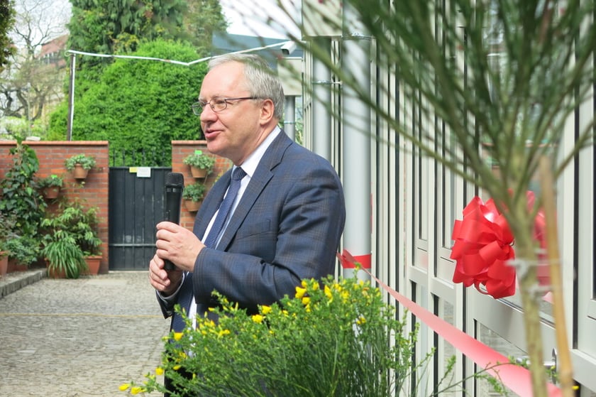 Konferencja z okazji udostępnienia zwiedzającym nowych szklarni w Ogrodzie Botanicznym. Na zdjęciu prof. Robert Olkiewicz, rektor Uniwersytetu Wrocławskiego