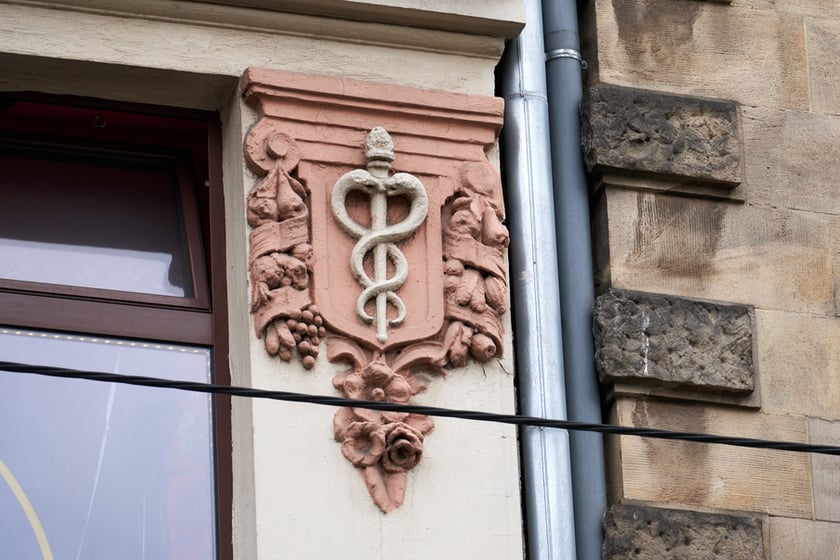 Rzeźby i ornamenty na wrocławskich kamienicach