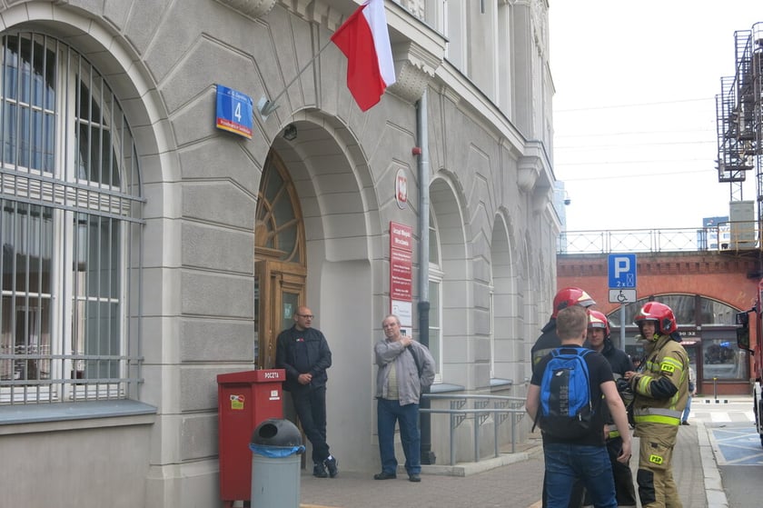 Straż pożarna przed Centrum Obsługi Mieszkańca przy ul. Zapolskiej&nbsp;