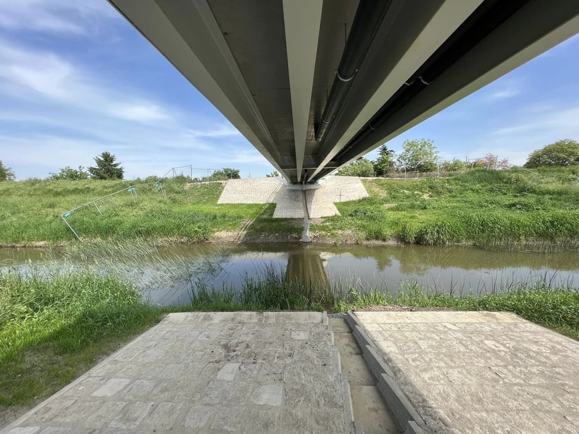 Budowa kładki nad Ślęzą - maj 2023