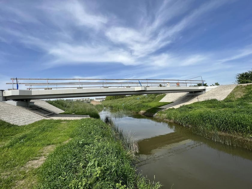 Budowa kładki nad Ślęzą - maj 2023