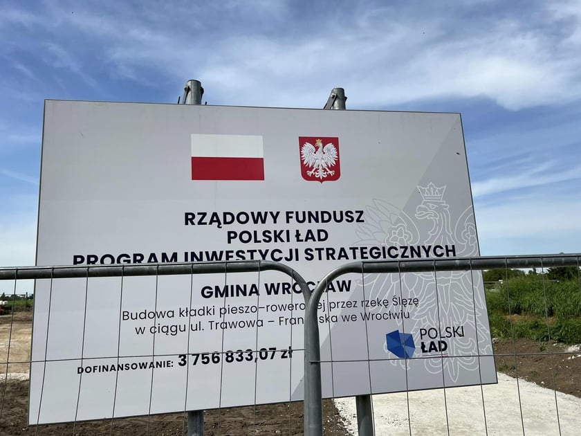 Budowa kładki nad Ślęzą - maj 2023