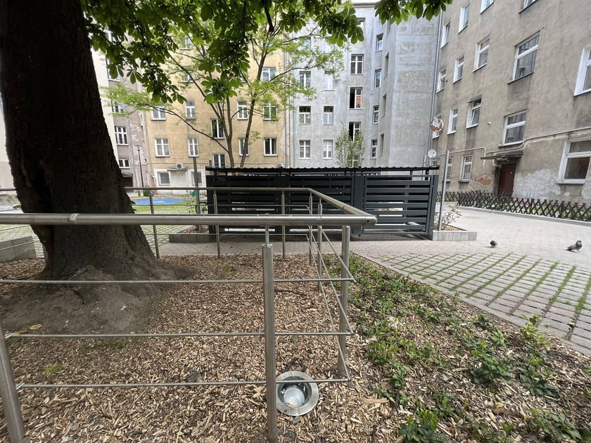 Tak prezentuje się zrewitalizowane podwórko w kwartale ulic Paulińskiej, Pomorskiej, Nobla i Rydygiera na Nadodrzu we Wrocławiu