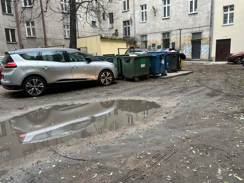 Tak jeszcze niedawno wyglądało podwórko w kwartale ulic Paulińskiej, Pomorskiej, Nobla i Rydygiera na Nadodrzu we Wrocławiu