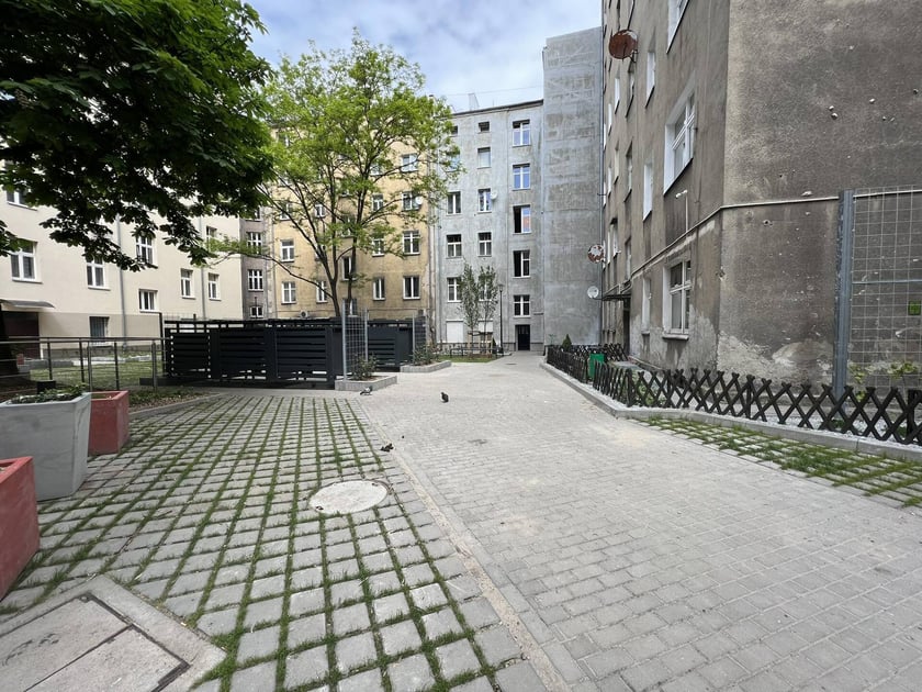 Tak prezentuje się zrewitalizowane podwórko w kwartale ulic Paulińskiej, Pomorskiej, Nobla i Rydygiera na Nadodrzu we Wrocławiu