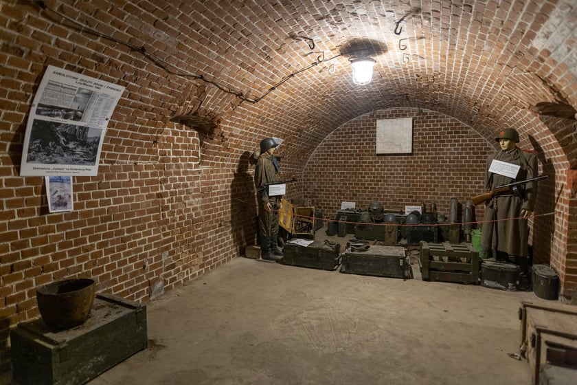 Wystawa ?Militarno-historyczny Wrocław? w Forcie Wrocław Nr 9 przy ul. Pełczyńskiej we Wrocławiu