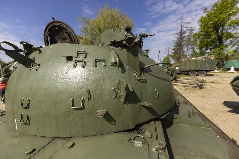 Czołg, SKOT i armaty! Nowe niezwykłe eksponaty Społecznego Muzeum Militarnego przy ul. Pełczyńskiej we Wrocławiu
