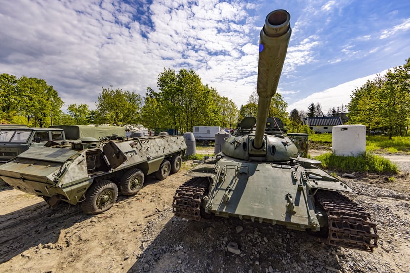 Czołg, SKOT i armaty! Nowe niezwykłe eksponaty Społecznego Muzeum Militarnego przy ul. Pełczyńskiej we Wrocławiu