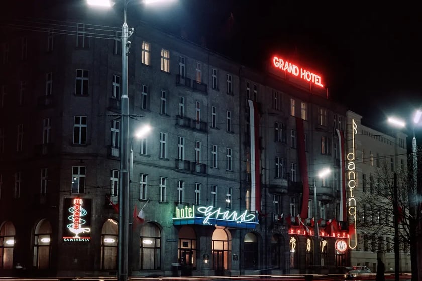 Grand Hotel przy ul. gen. Karola Świerczewskiego (obecnie marsz. Józefa Piłsudskiego), około 1960