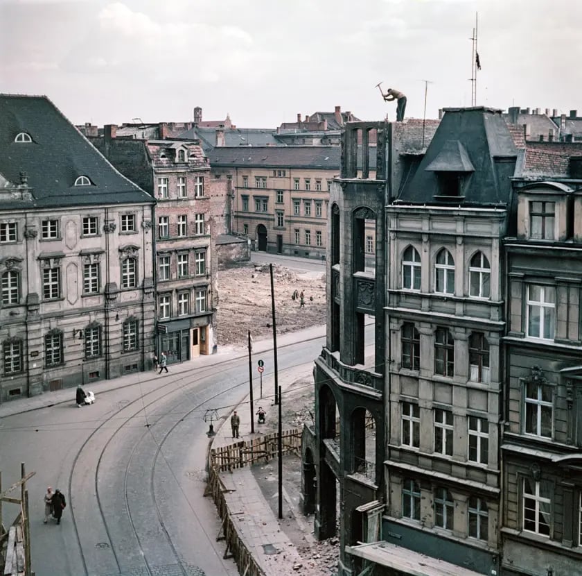 Wrocław na zdjęciach Włodzimierza Kałdowskiego. Plac Uniwersytecki, około 1960