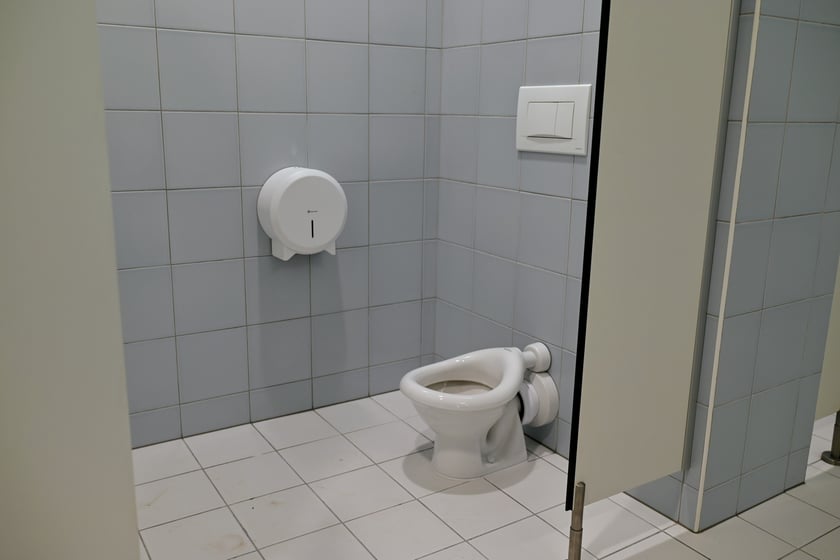 Łazienki dla najmłodszych są już wykończone. Wszystko jest tu dostosowane do wzrostu maluchów.