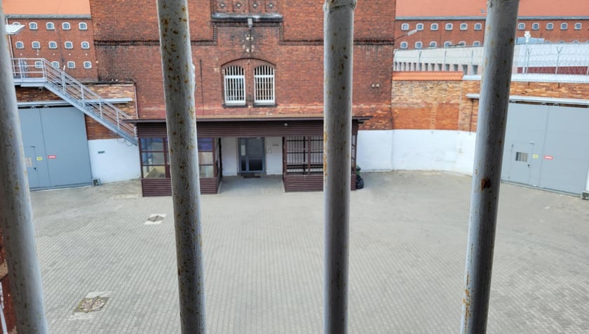 Zdjęcia ze środka Zakładu Karnego przy ul. Więziennej 6 w Wołowie
