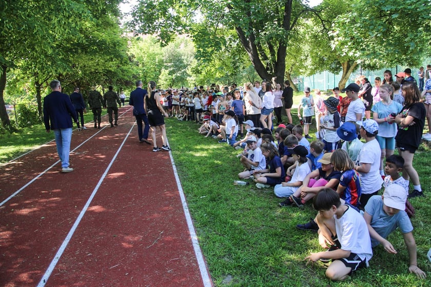 Impreza sportowa z okazji Dnia Dziecka i otwarcia boisk przy szkole podstawowej nr 29 we Wrocławiu