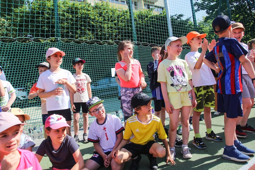 Impreza sportowa z okazji Dnia Dziecka i otwarcia boisk przy szkole podstawowej nr 29 we Wrocławiu