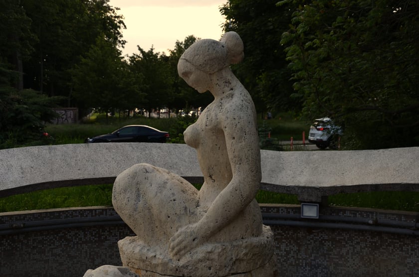 fontanna "Kochankowie" przy ulicy Okólnej we Wrocławiu