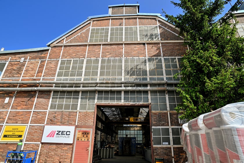 Historyczna elektrociepłownia w Siechnicach niedługo odejdzie na zasłużoną emeryturę. Zastąpi ją nowoczesny zakład zasilany gazem.