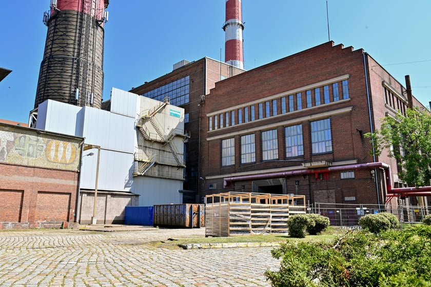 Historyczna elektrociepłownia w Siechnicach niedługo odejdzie na zasłużoną emeryturę. Zastąpi ją nowoczesny zakład zasilany gazem.